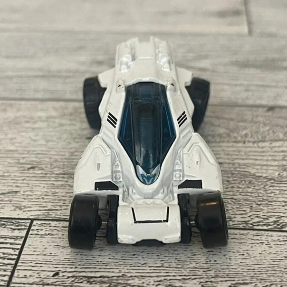 2013 Mattel BCD89 Hot Wheels MAX STEEL TURBO RACER White - Picture 2 of 7